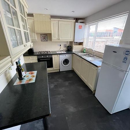 Cheerful 2 Bedroom House Hindley Exterior foto