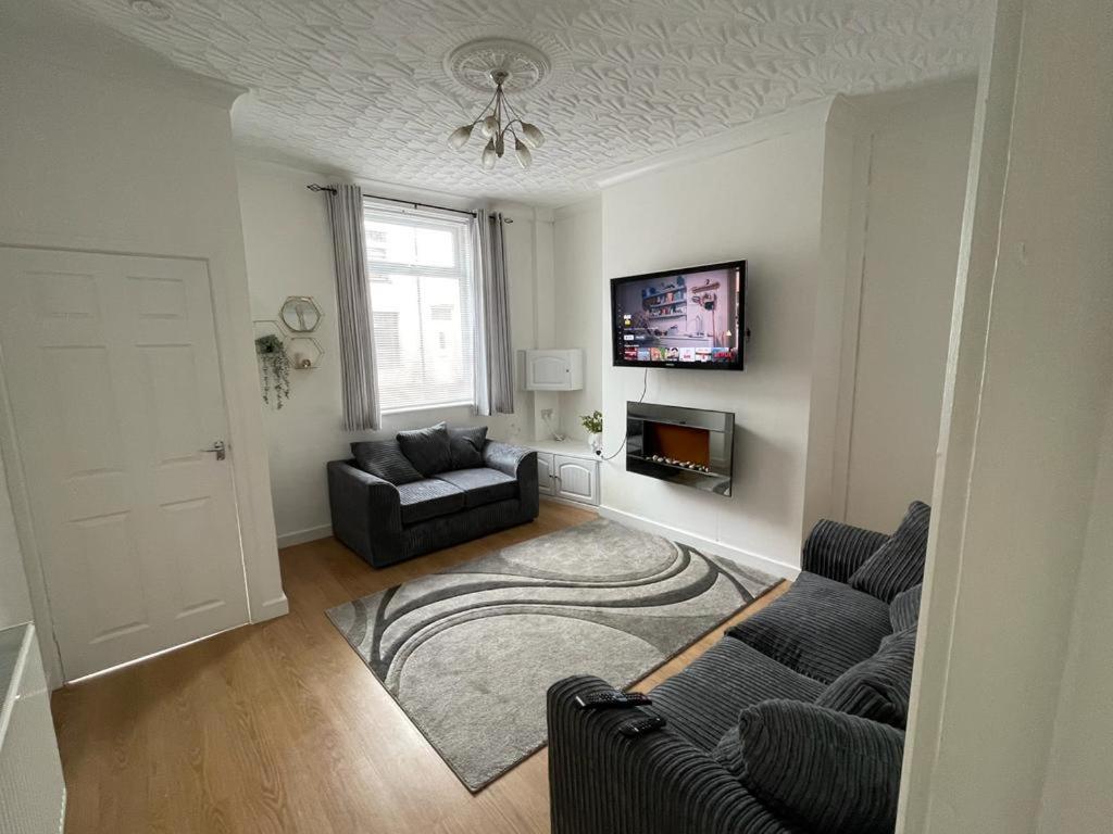 Cheerful 2 Bedroom House Hindley Exterior foto